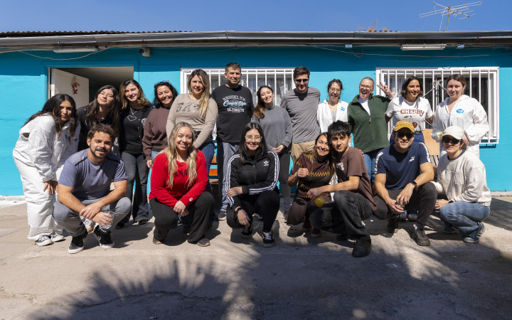 Grupo de colaboradores de Zurich Santander en el voluntariado Construyendo Sonrisas.