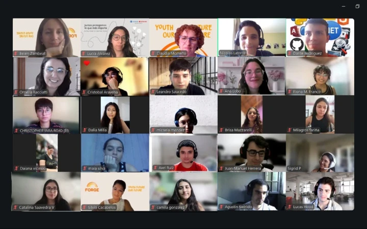 Pantallazo de los asistentes del Taller de Salud Financiera realizado por colaboradores de Zurich Santander a través de una reunión online.
